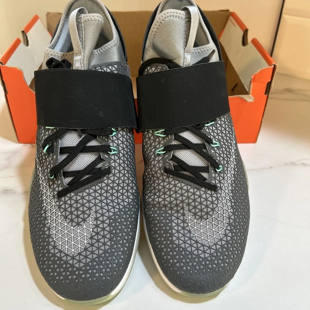 Nike Air‎ Zoom Strong Womes Sz 11 Training Shoes Gray Black Athletic Sneakers